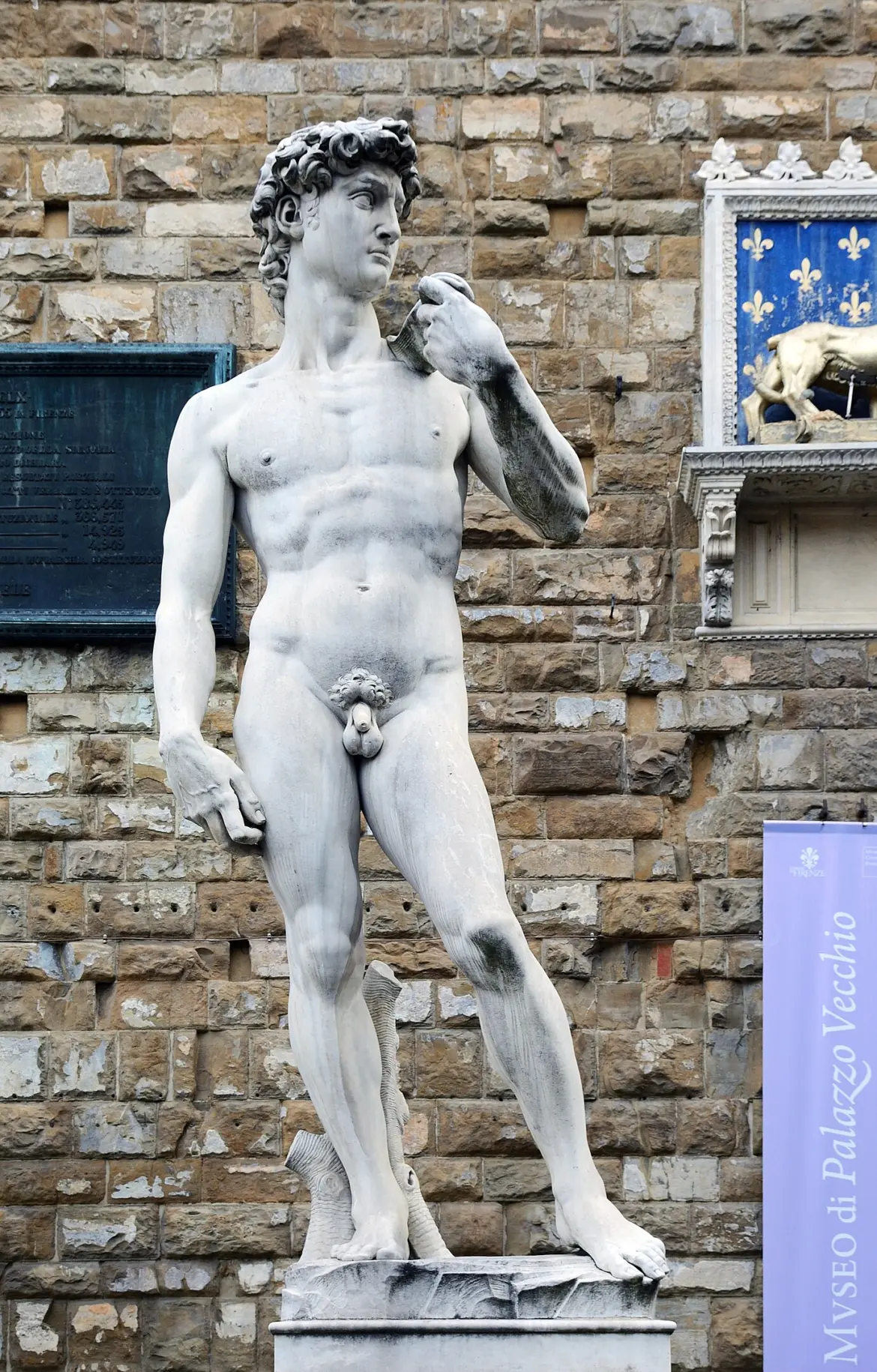 A reproduction of Michelangelo’s statue David in front of Palazzo Vecchio