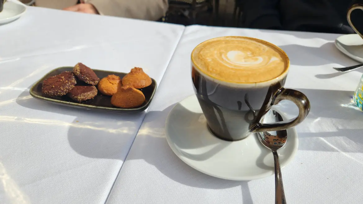 Delicious coffee and cookies, La Loggia Bistro, Venice