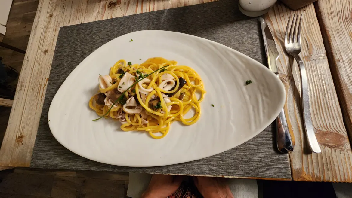 Fettuccine Flavored with Fine Herbs and Calamari, Spaghetteria Pizzeria 6342 A Le Tole, Venice