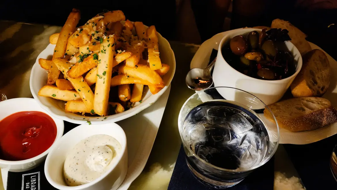 Truffle Fries and Bar Snacks, Library Bar, Fairmont Royal York, Toronto, Canada