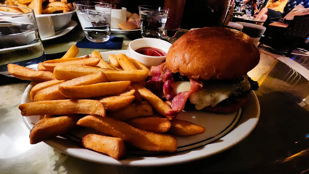 LB Burger, Library Bar, Fairmont Royal York, Toronto, Canada
