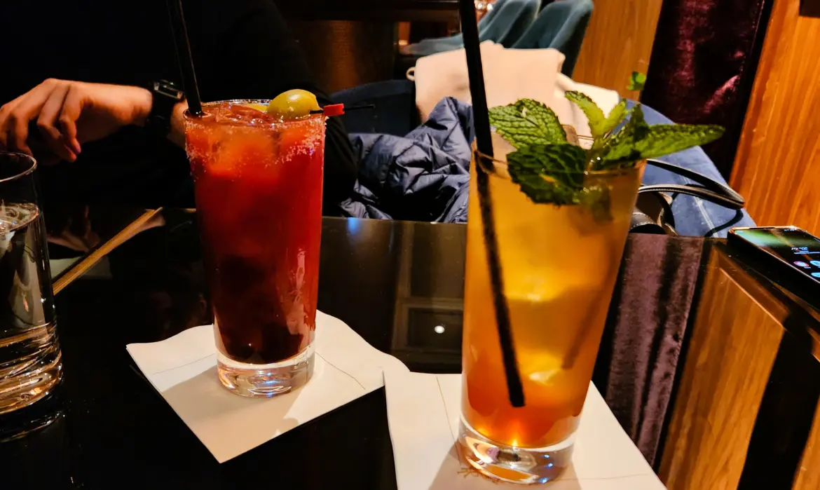 Drinks at Reign Bar, Fairmont Royal York, Toronto, Canada