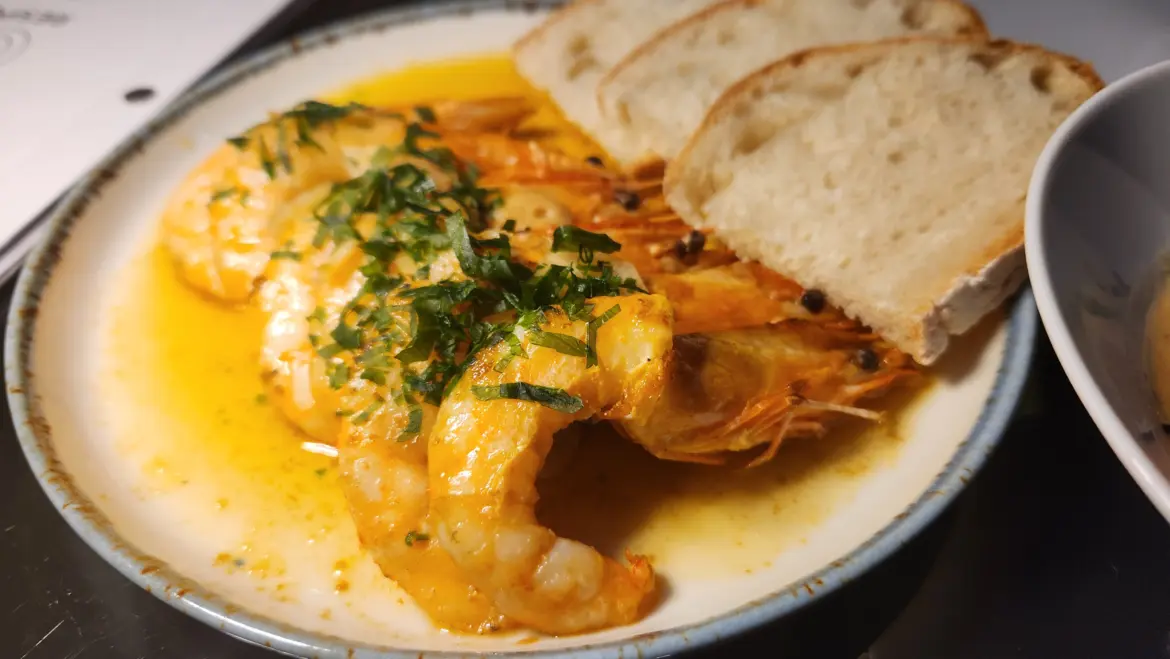 Garlic prawns, Gin Lovers, Lisbon, Portugal
