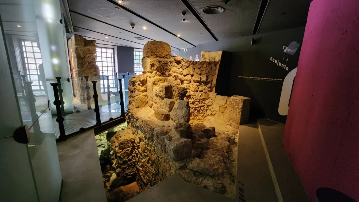 Roman walls, Casa dos Bicos, Lisbon, Portugal