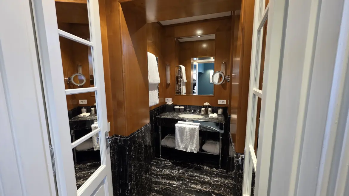 Marble bathroom, Donizetti Suite, Hotel Maalot, Rome, Italy