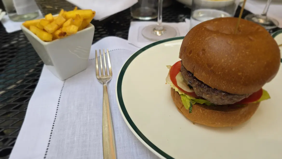 Hamburger, Stravinskij Bar at Hotel de Russie, Rome, Italy