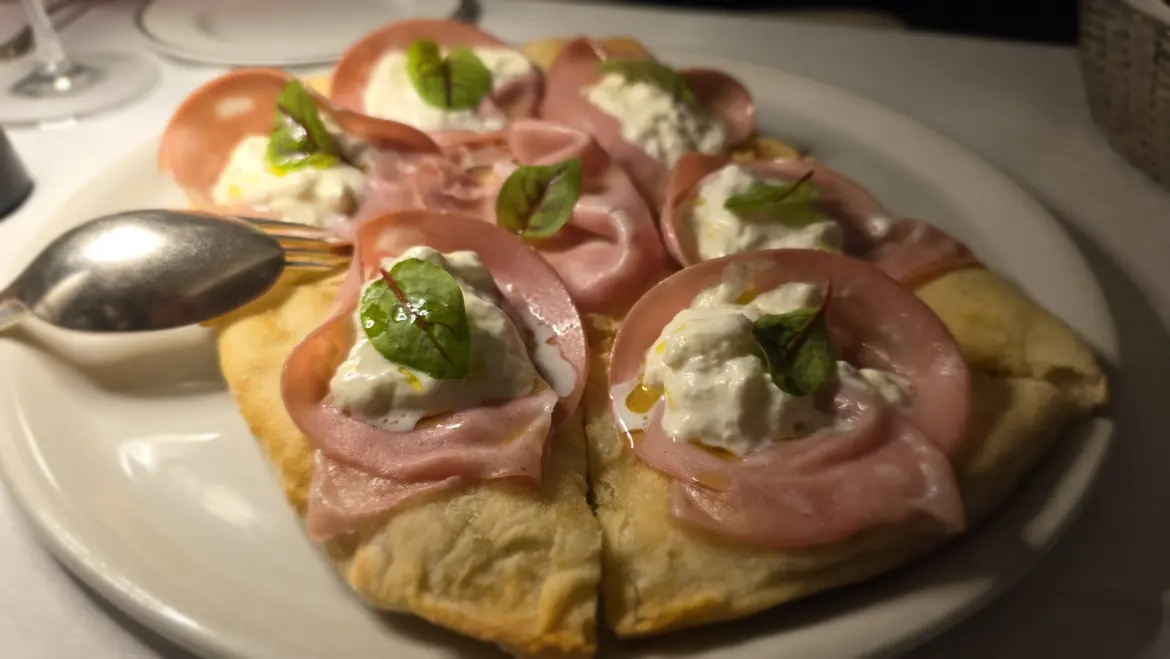 Pinsa, Salone Eva, Hassler Hotel, Rome, Italy