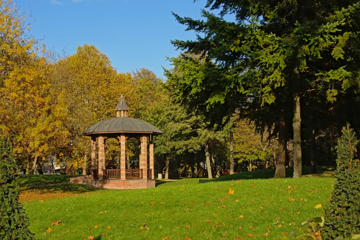 Bois de Boulogne park, Paris, France