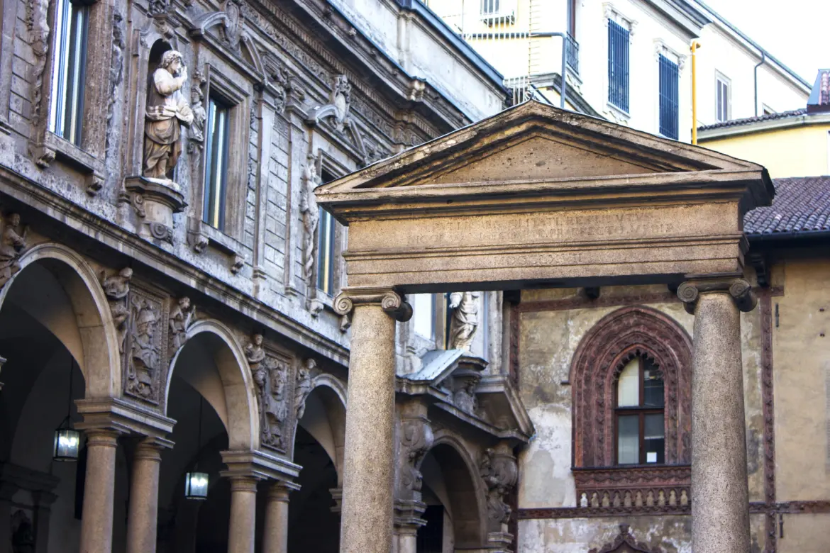 Piazza Mercanti (Merchants Square), Milan, Italy