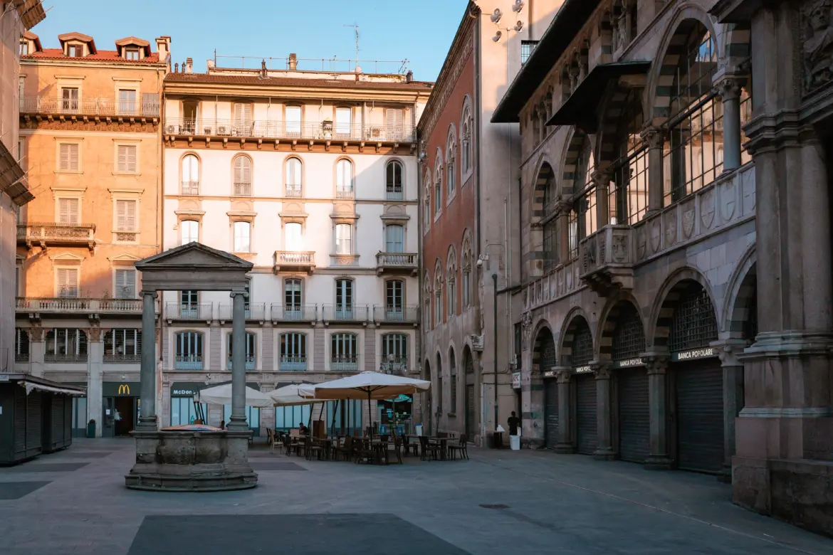 Piazza Mercanti (Merchants Square), Milan, Italy