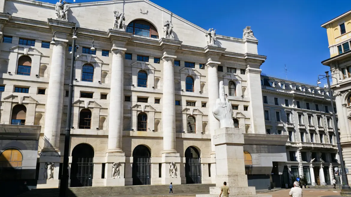 L.O.V.E. (Il Dito), Milan, Piazza degli Affari, Milan, Italy