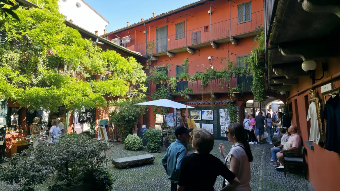 Naviglio Grande vintage shops, Milan, Italy