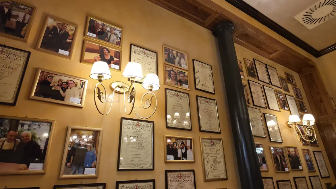 Galleria Café Restaurant & Pizza, Galleria Vittorio Emanuele II, Milan, Italy