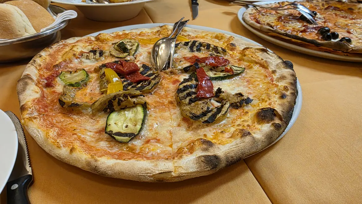 Pizza Ortolana, Galleria Café Restaurant & Pizza, Milan, Italy