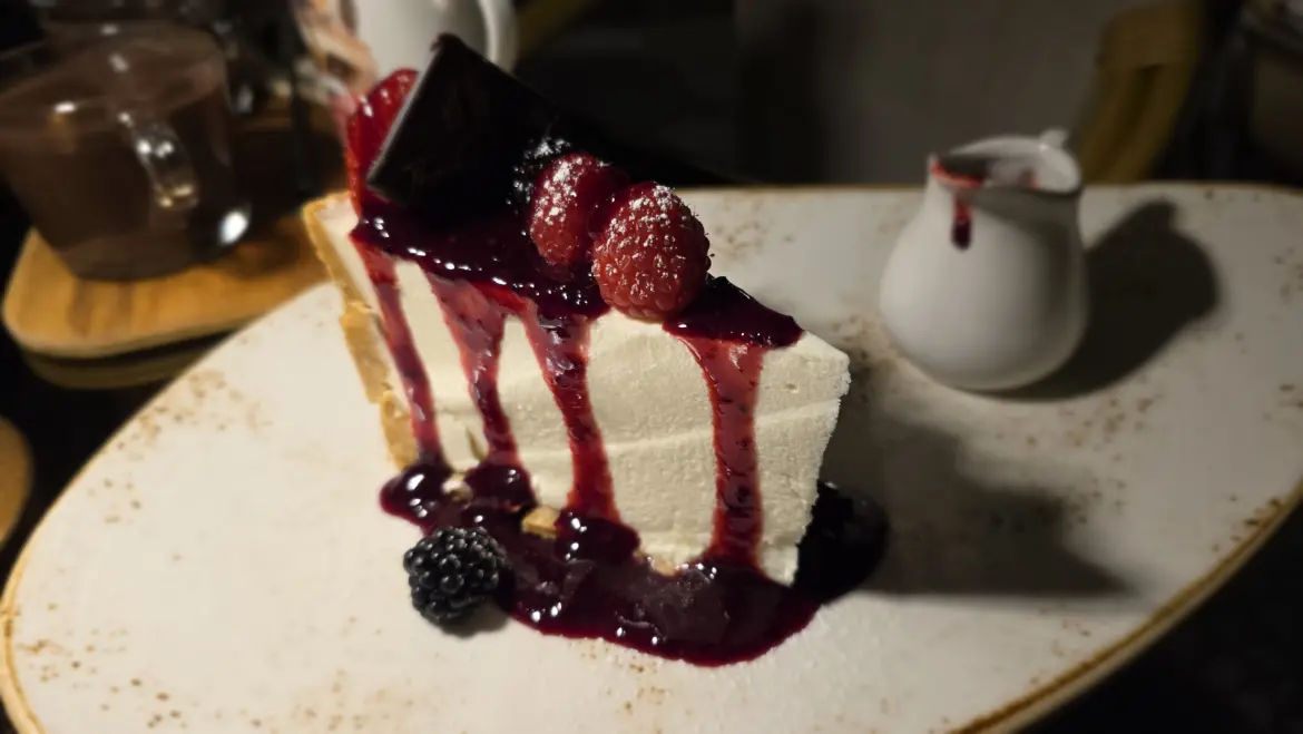 Berry Cheesecake, The Dome Milano Rooftop, Milan, Italy