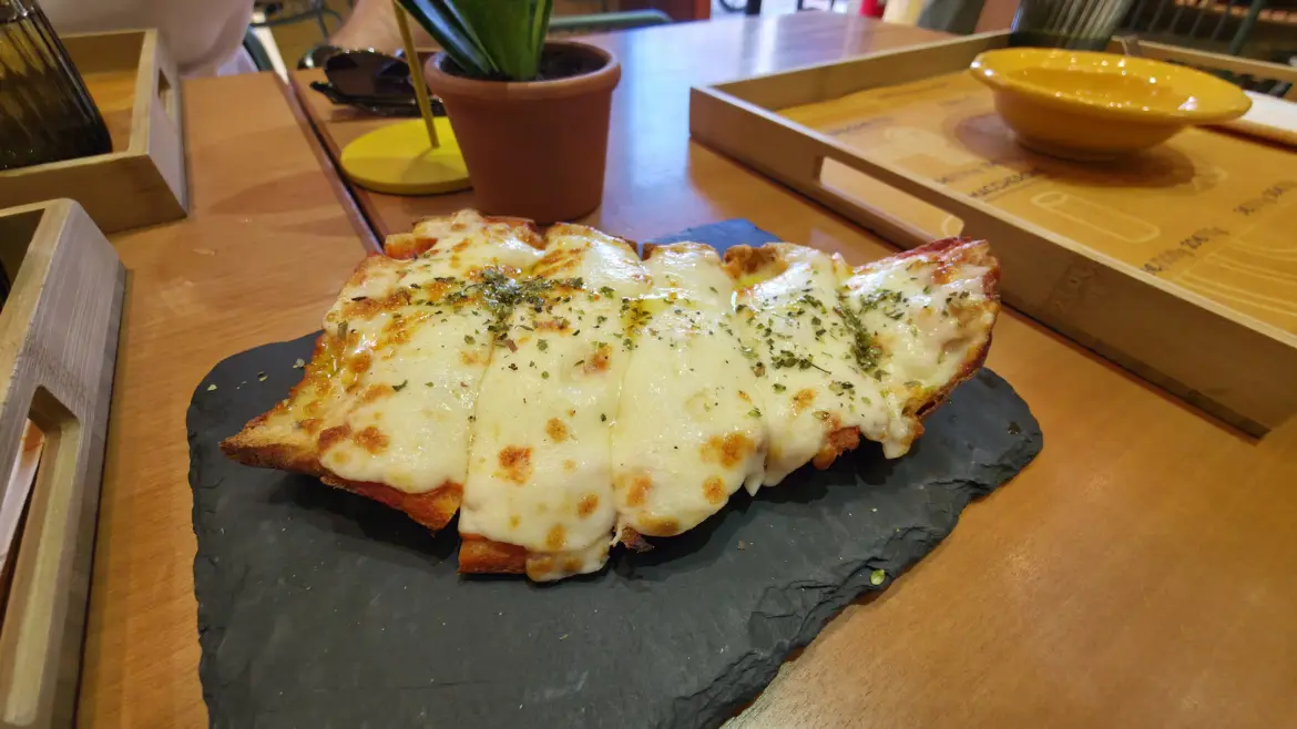 Bruschetta with artisanal bread and Pomodoro, Via Pasteria Milano, Milan, Italy
