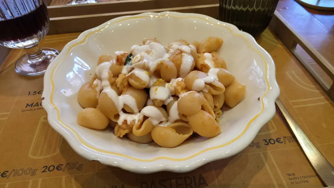 Conchiglia Gamberoni, Via Pasteria Milano, Milan, Italy