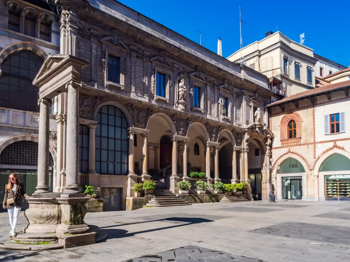 Piazza Mercanti (Merchants Square), Milan, Italy