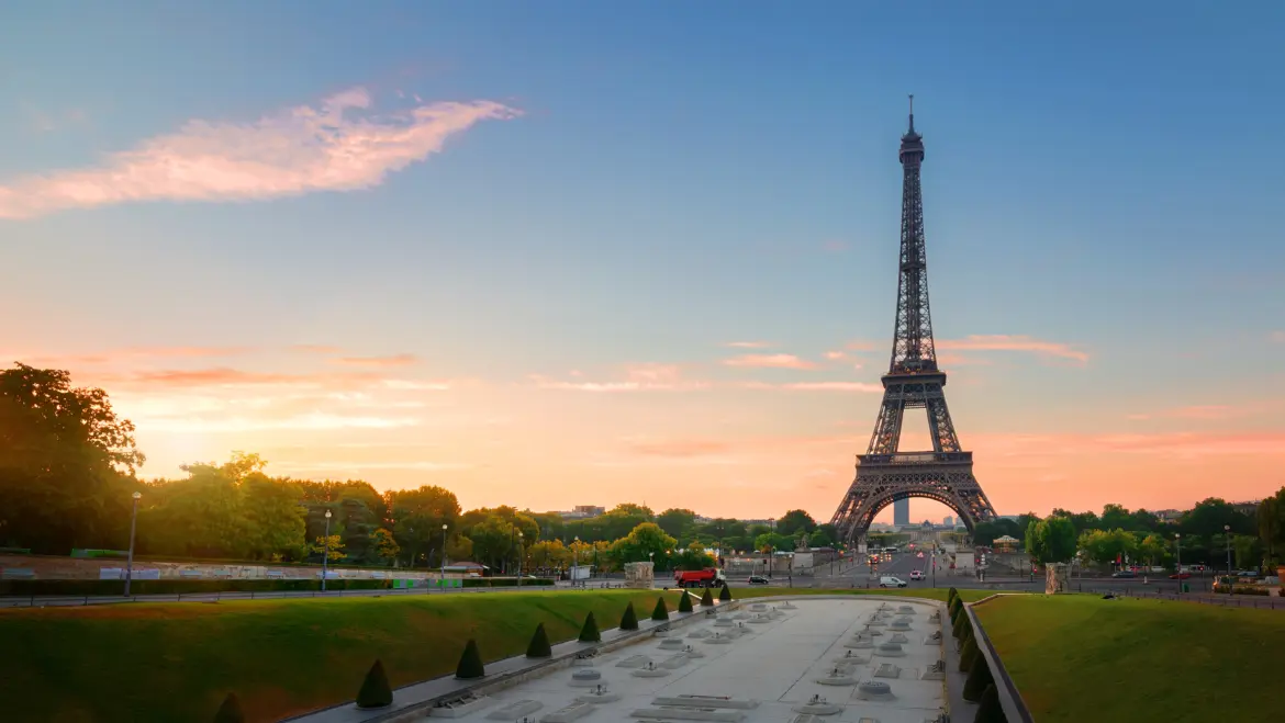 View of the Eiffel Tower at sunset from the Trocadéro Gardens, Paris, France
