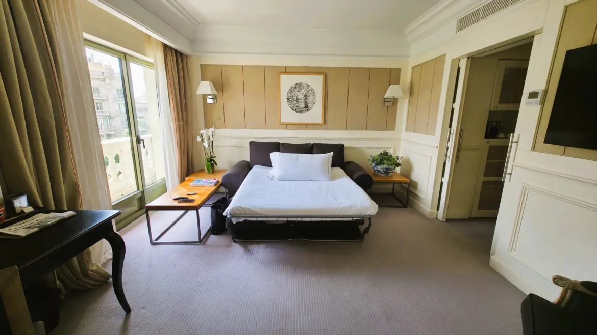 Separate living area with a sofa bed, Majestic Suite, Majestic Hotel & Spa, Barcelona, Spain