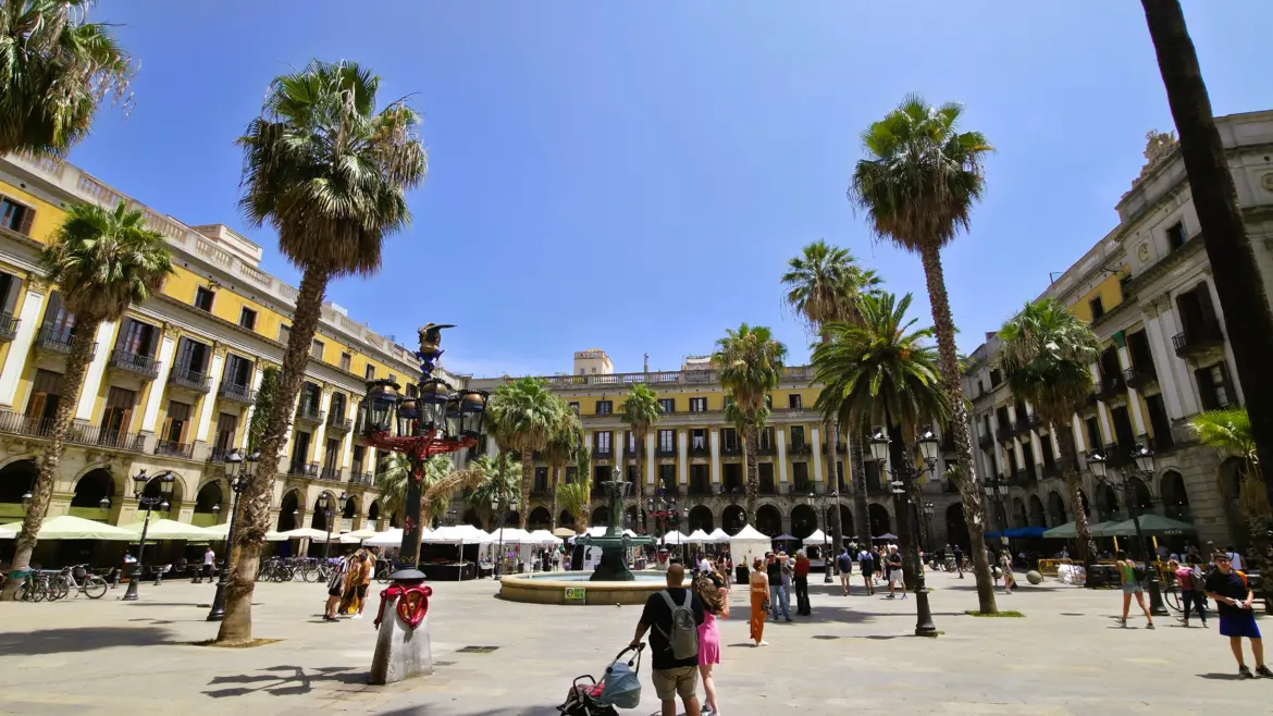 Plaça Reial, Gothic Quarter, Barcelona, Spain