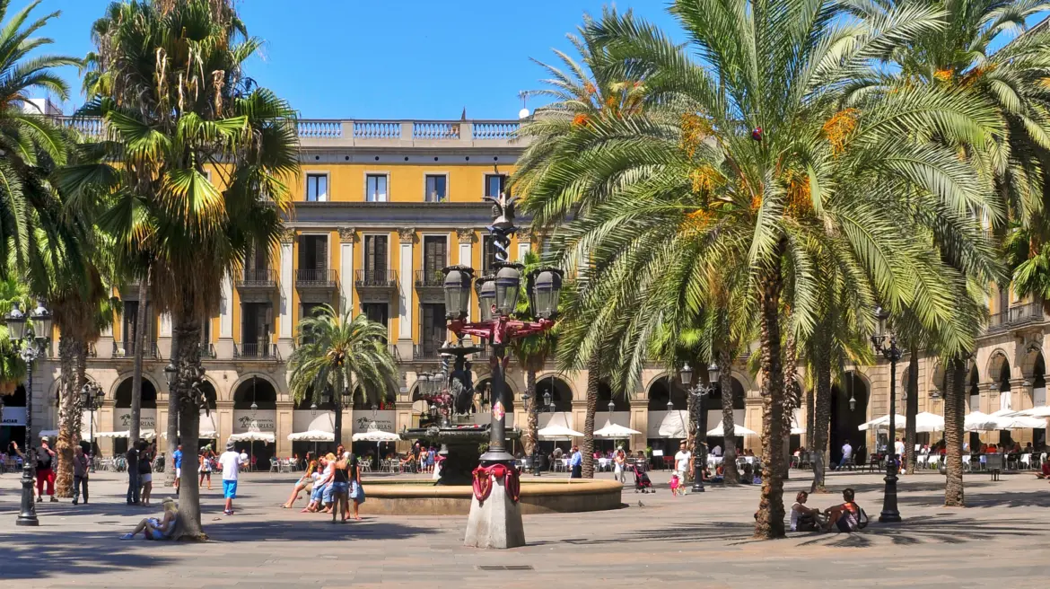 Lamp post designed by Antoni Gaudí, Plaça Reial (Royal Square), Barcelona, Spain