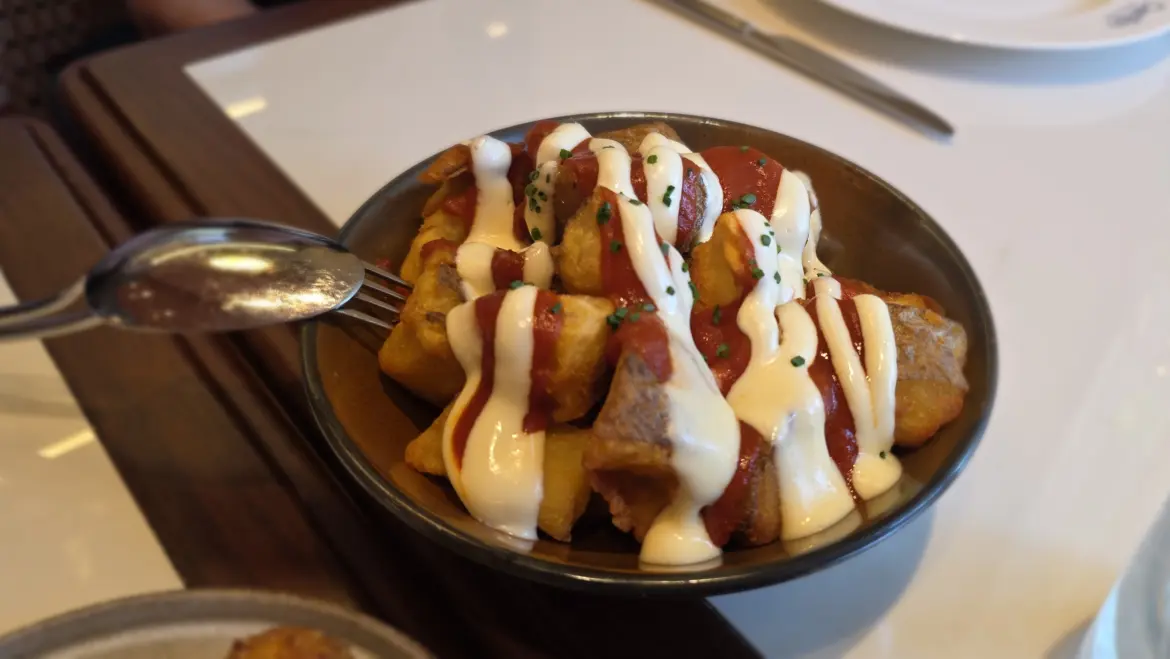Patatas Bravas, Can Bo vins & tapes, Grand Hotel Central, Barcelona, Spain