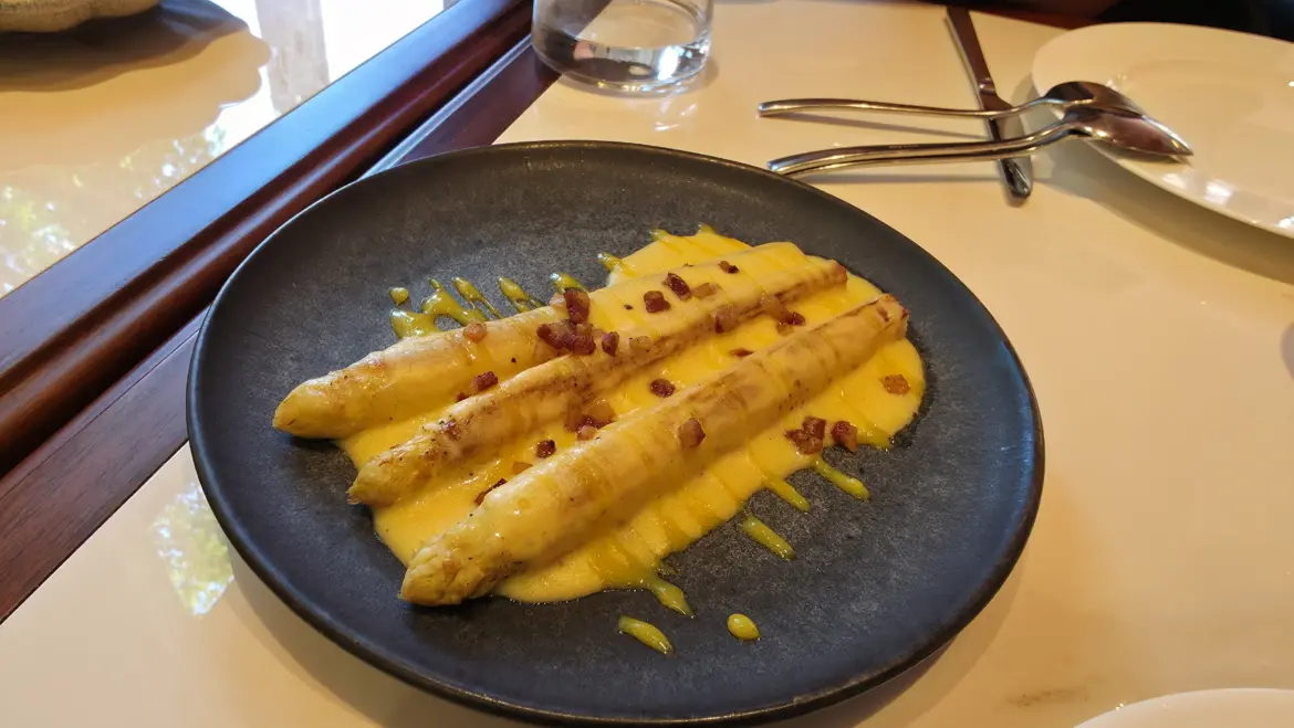 White Asparagus in Carbonara Sauce, Can Bo vins & tapes, Grand Hotel Central, Barcelona, Spain