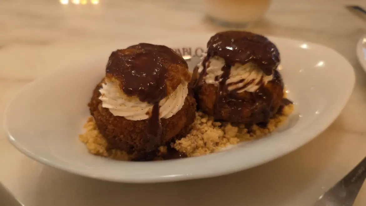 Chantilly cream puffs, Café Pablo, Museu Picasso (Picasso Museum), Barcelona, Spain