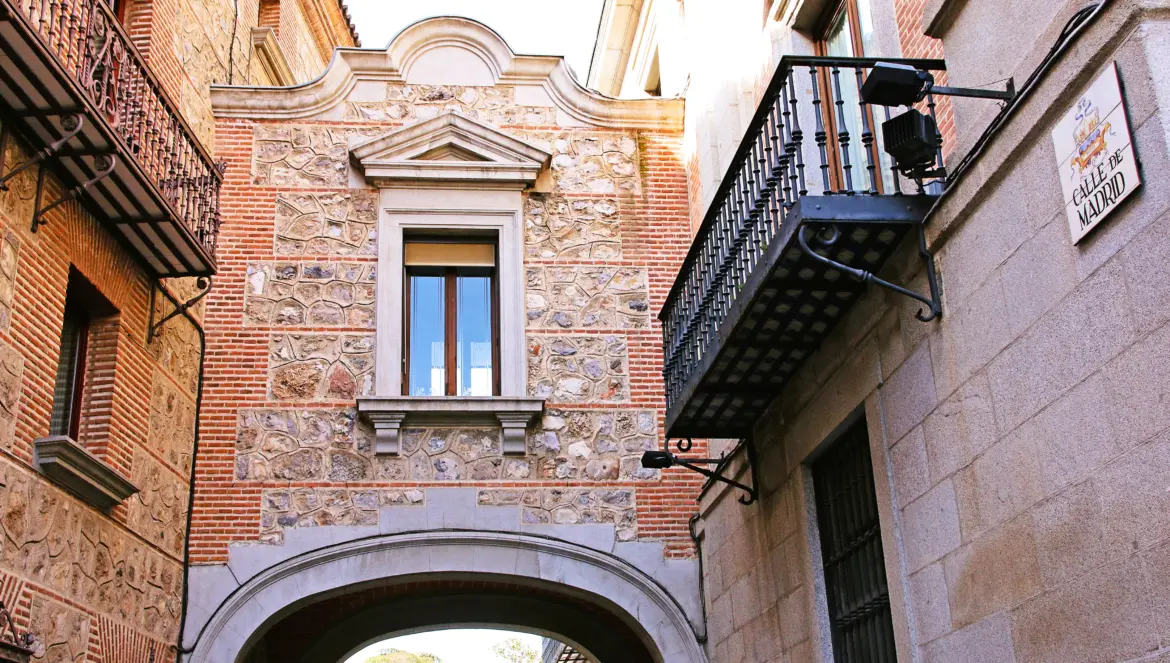 Passageway connecting Casa de Cisneros to Casa de la Villa, Plaza de la Villa, Madrid, Spain