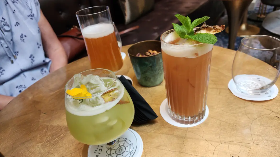 Drinks at L’Officine du Louvre, Hôtel du Louvre, Paris, France