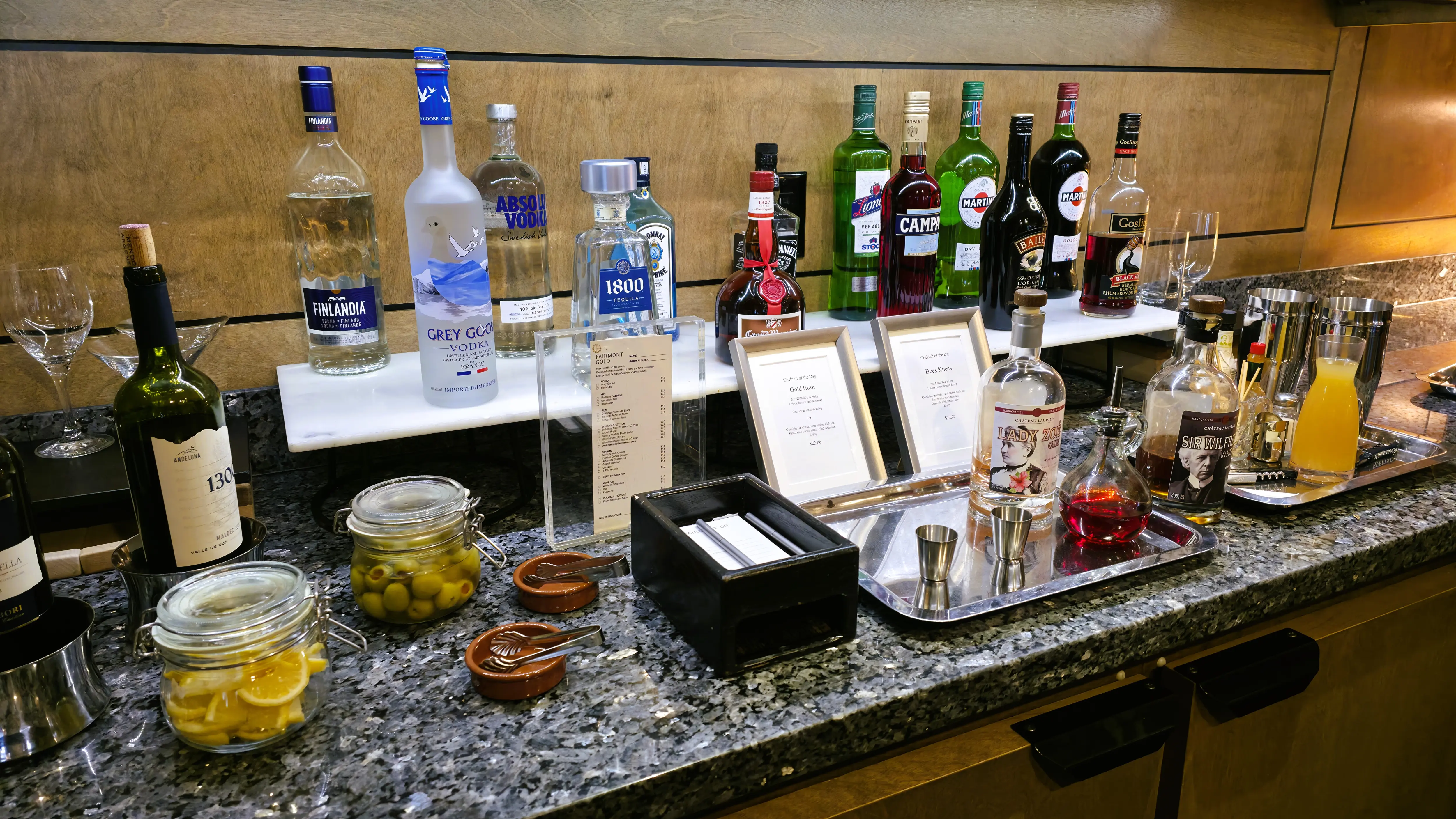 Drinks and complimentary canapés, Fairmont Gold Lounge, Château Laurier, Ottawa, Canada