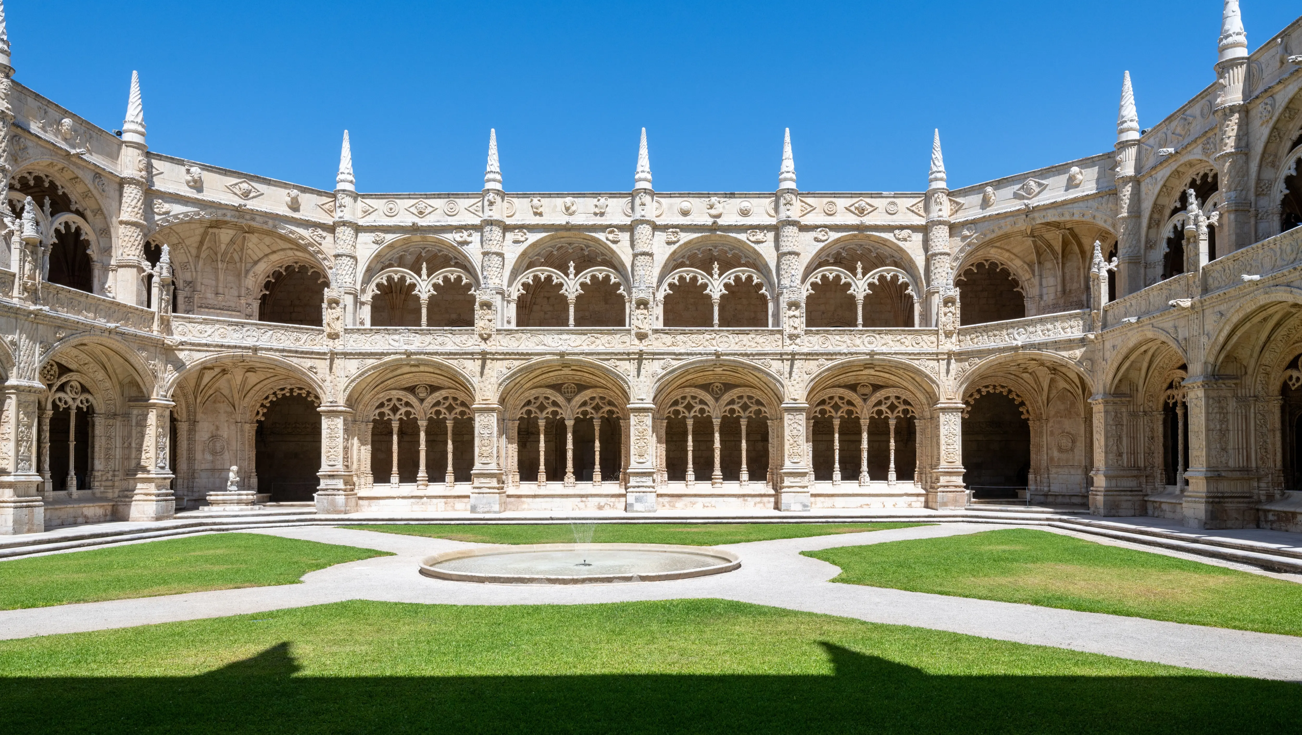 Cloister, Jerónimos Monastery, Belém, Lisbon, Portugal