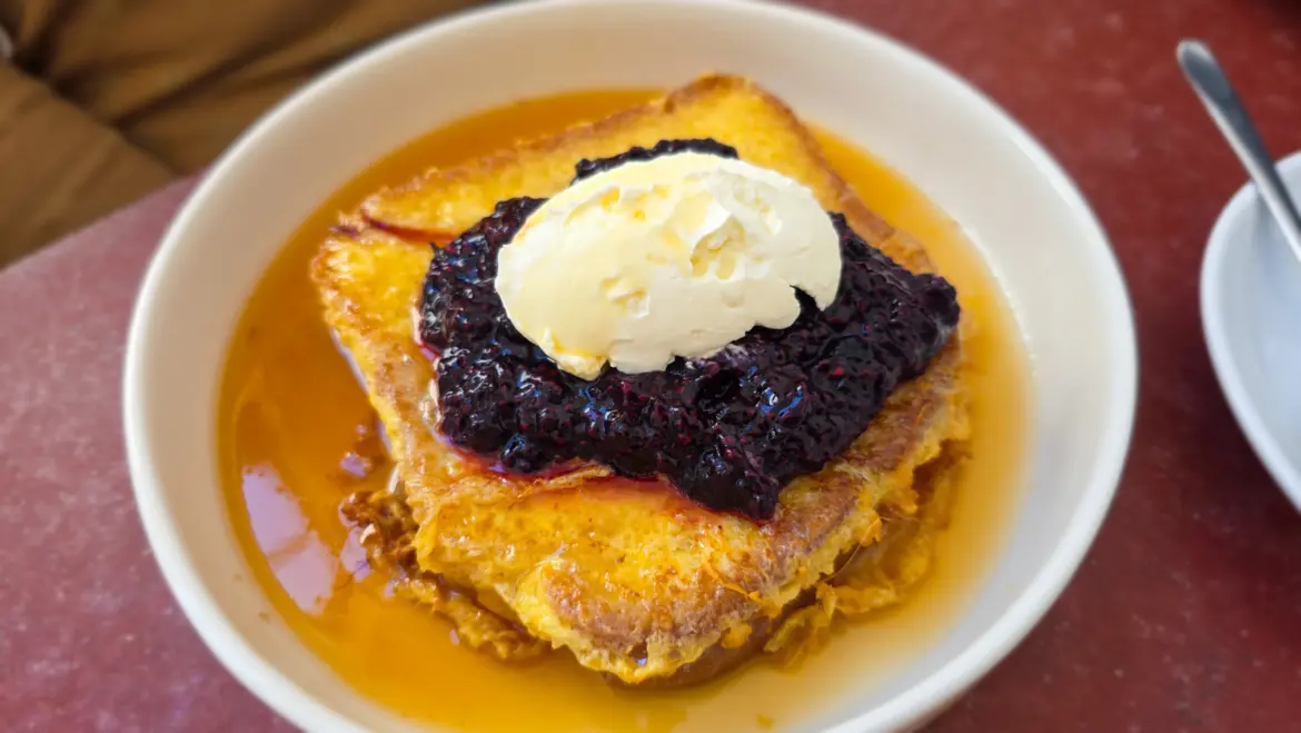 Joseph French Toast mit Chia at Joseph Brot in Vienna, built on thick-cut organic artisan bread