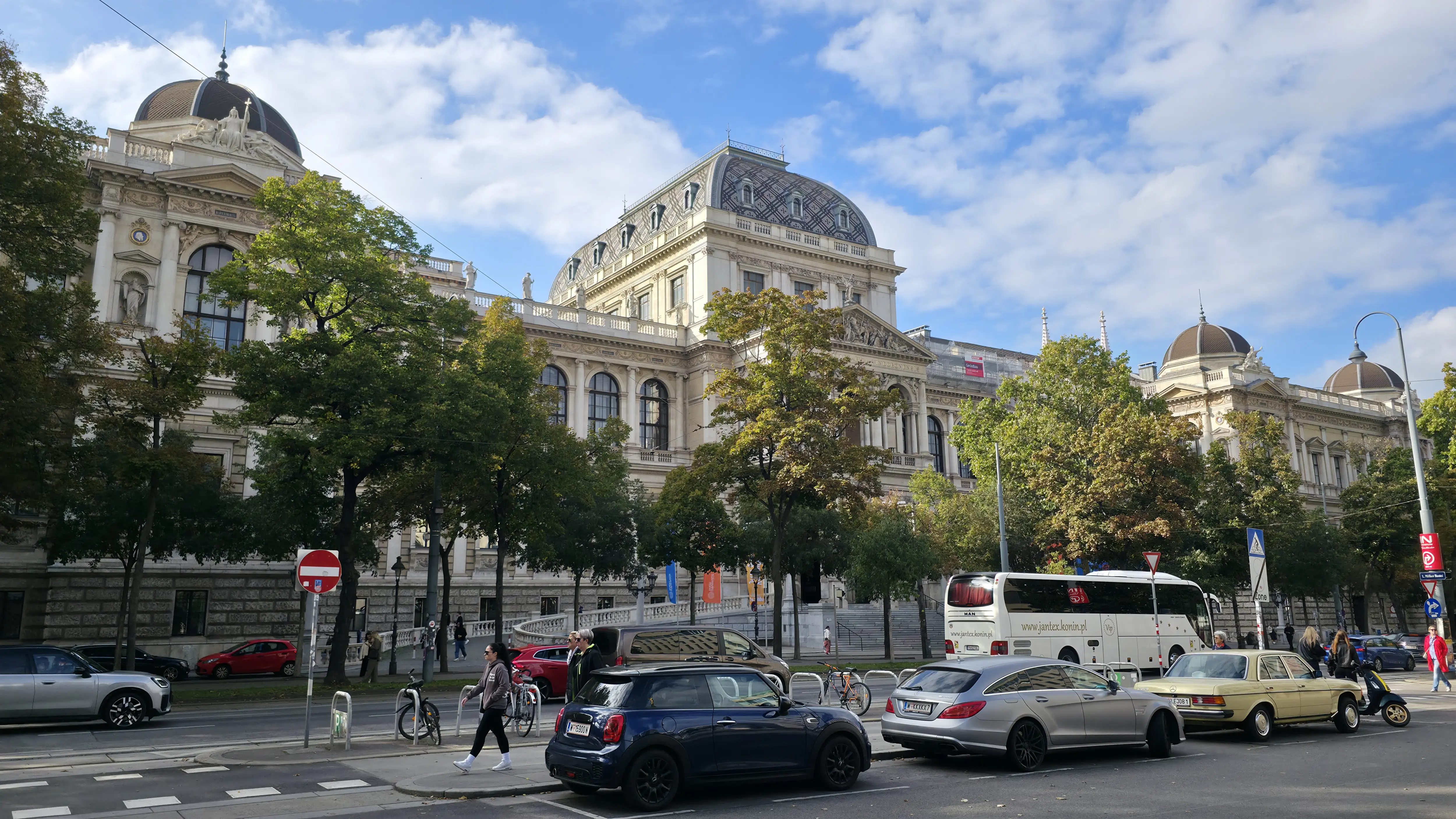 The University of Vienna on the Ringstrasse, located steps from Café Landtmann