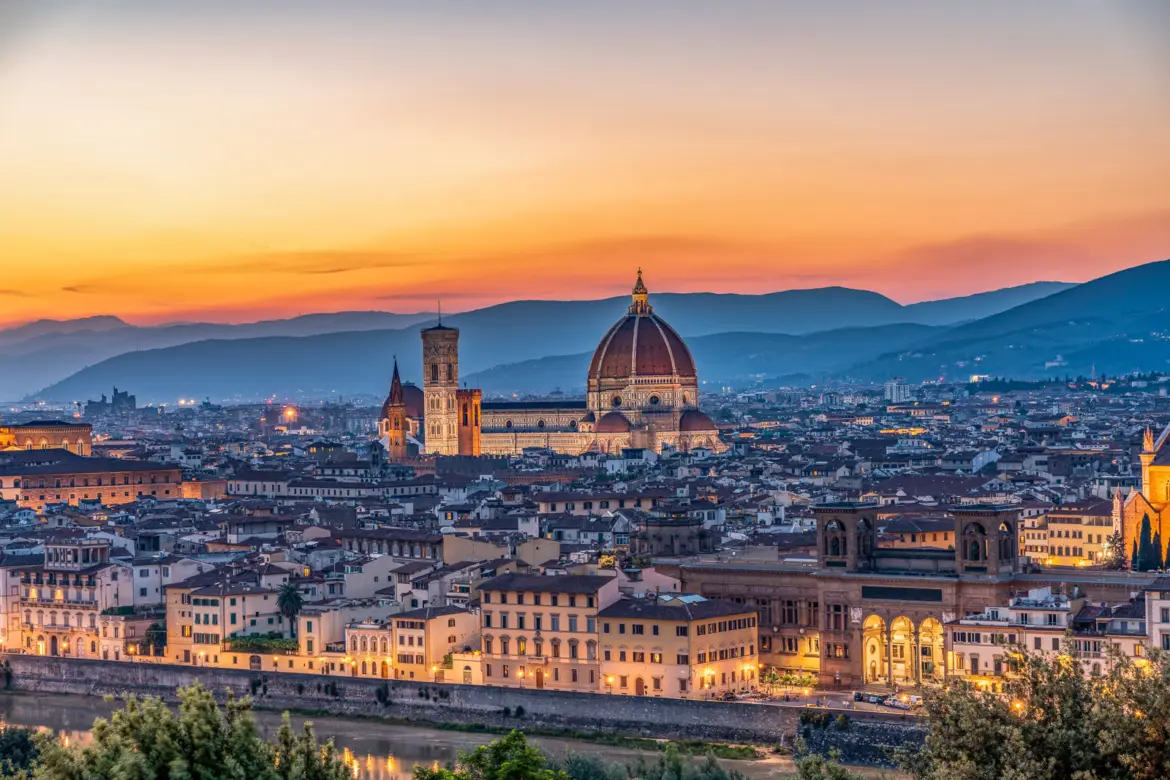 Panoramic sunset view of Florence from Piazzale Michelangelo with the Duomo, Giotto’s Bell Tower, and terracotta rooftops glowing in warm light