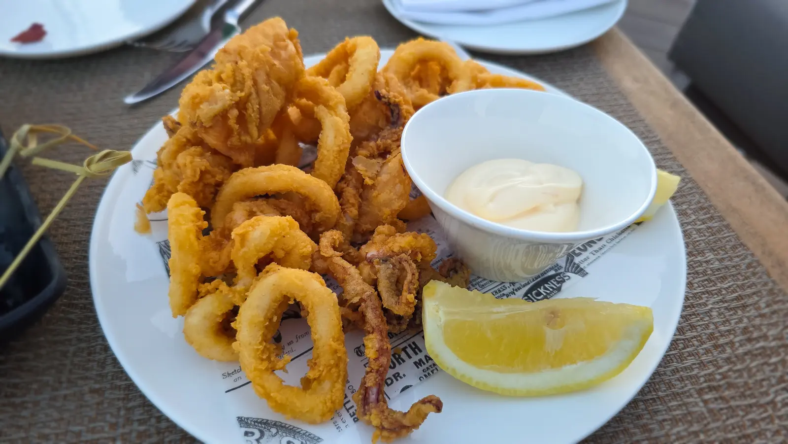Crisp golden fried calamari with citrus mayonnaise at La Dolce Vitae rooftop, Majestic Hotel Barcelona — tender, light, and lifted by the brightness of the citrus
