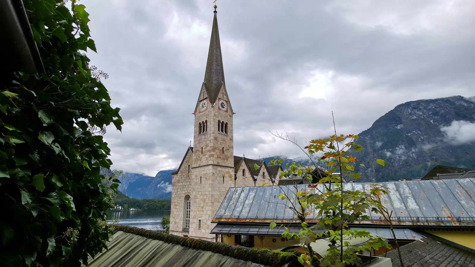 Evangelische Pfarrkirche Hallstatt glimpsed between village streets and passages while exploring Hallstatt on foot