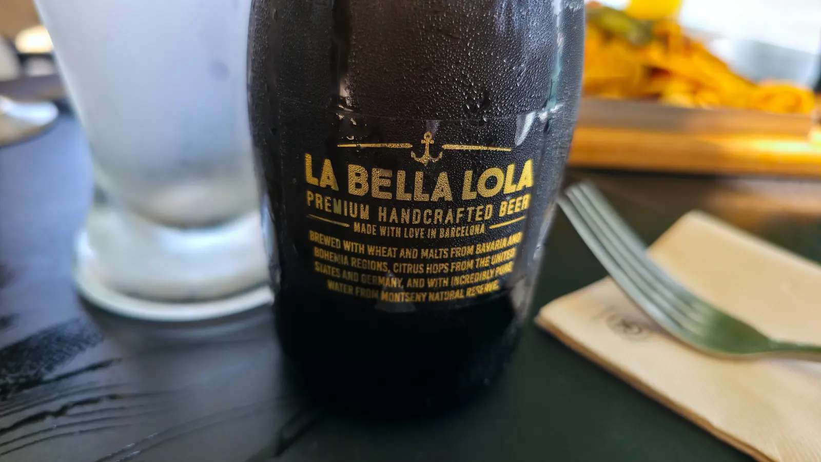 La Bella Lola Mediterranean Blonde Ale served at Kurz & Gut Maremagnum in Barcelona