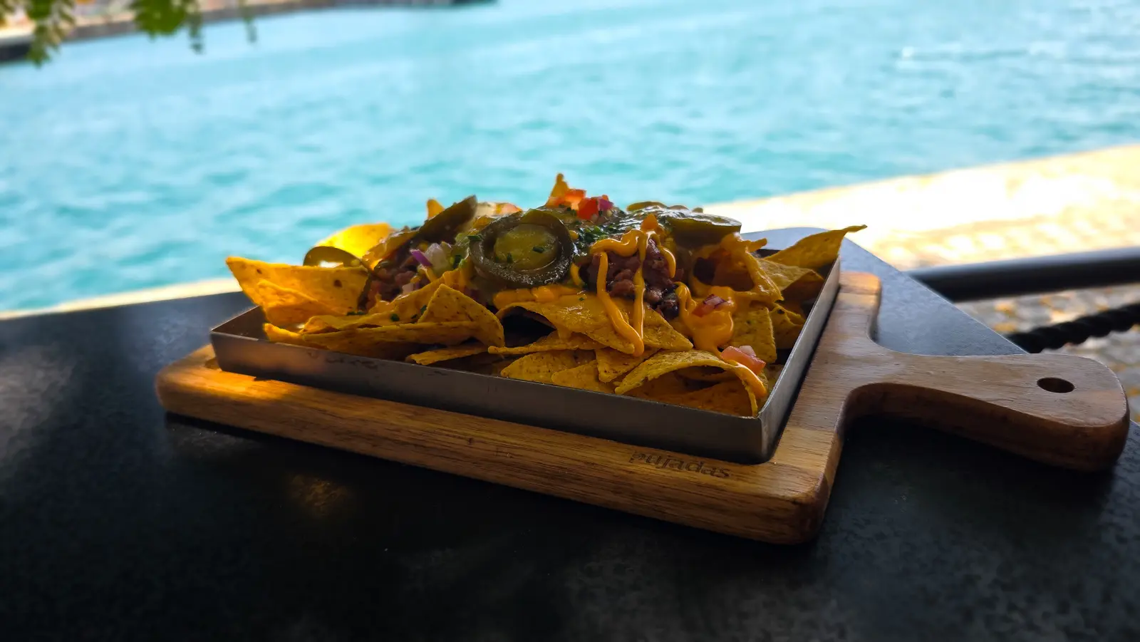 Nachos a la Parrilla Don Pedro at Kurz & Gut Maremagnum Barcelona — charcoal-grilled tortilla chips loaded with cheese, guacamole, chili con carne, and jalapeños