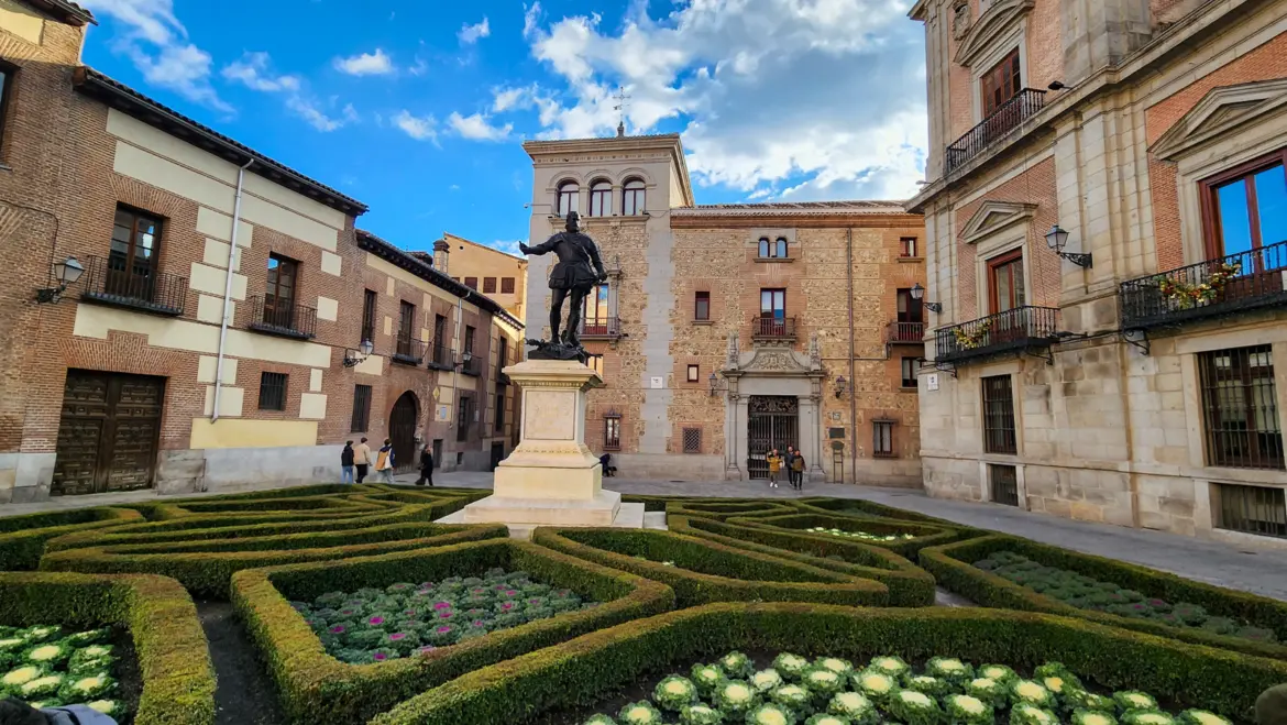 Plaza de la Villa in Madrid, a medieval square with hedge gardens, statue of Alvaro de Bazan, and the Torre de los Lujanes in the background