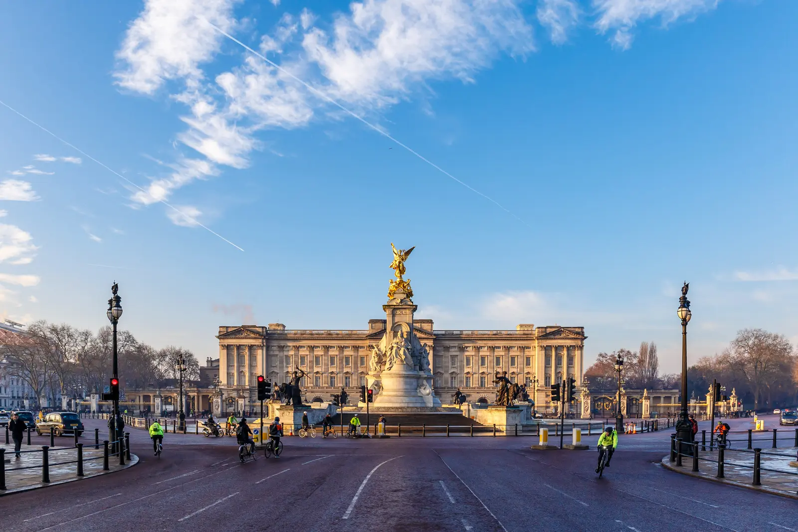 Buckingham Palace at the head of the Mall with the white Victoria Memorial and its gold Winged Victory in the morning light, London.
