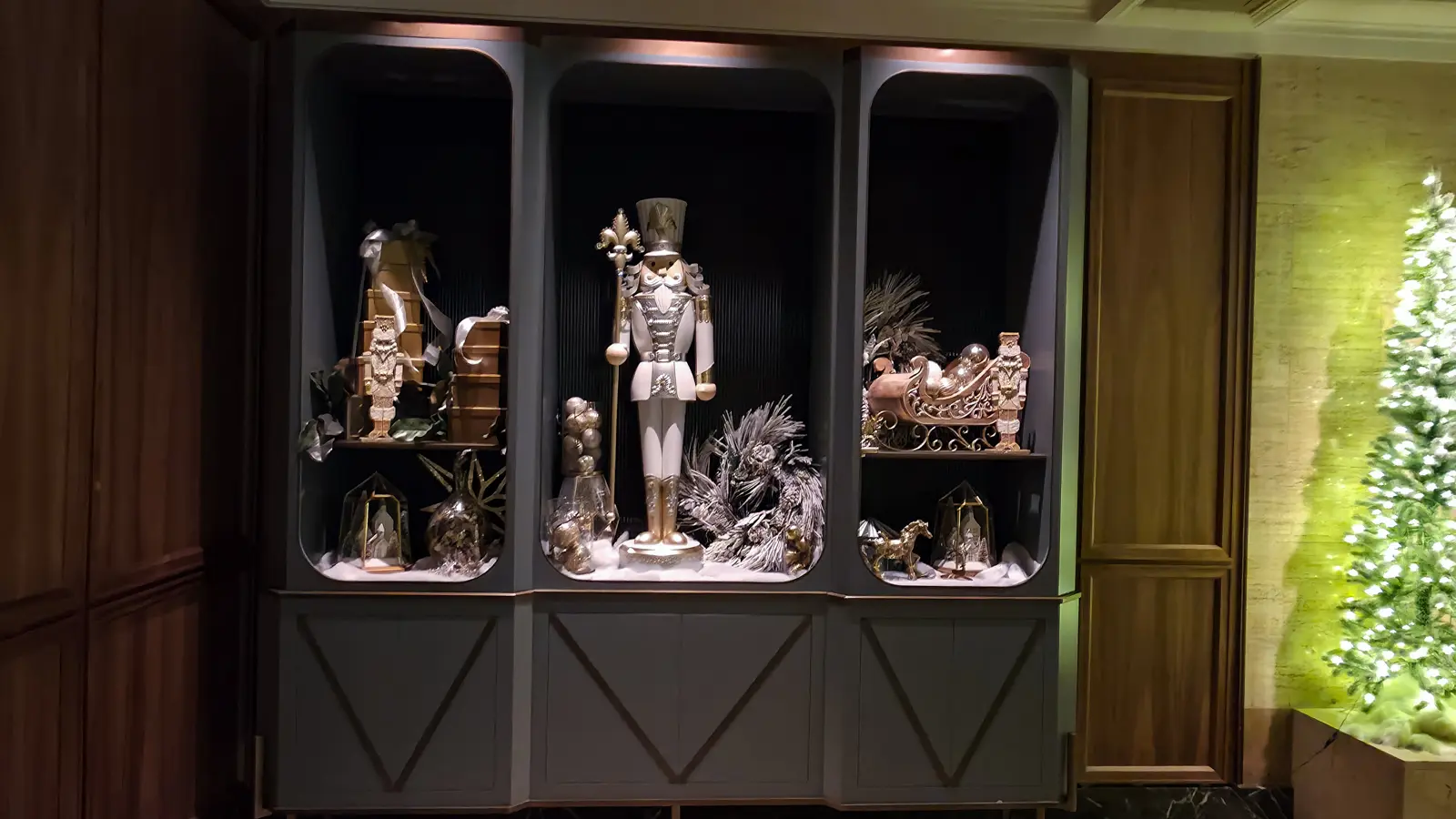 A display cabinet with a white and gold nutcracker, gift boxes, a gilded sleigh and glass lanterns, Fairmont Royal York