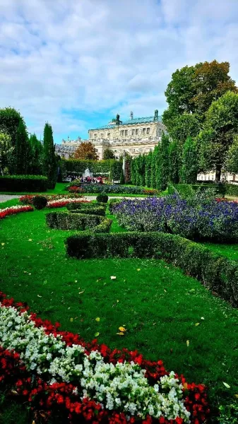 Even in autumn, Volksgarten feels eternal